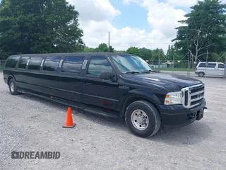 2005 Ford Excursion z VIN 1F1NU40S45EA15820, wystawiony jako IAAI lot #42470100 z przebiegiem 124 004 mil mil oraz . Historia ofert i sprzedaży dostępna na DreamBid. Obrazek 1.