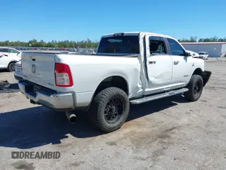 2020 Ram 2500 Big Horn z VIN 3C6UR5DL3LG309803, wystawiony jako IAAI lot #41843141 z przebiegiem 109 786 mil mil oraz . Historia ofert i sprzedaży dostępna na DreamBid. Obrazek 4.
