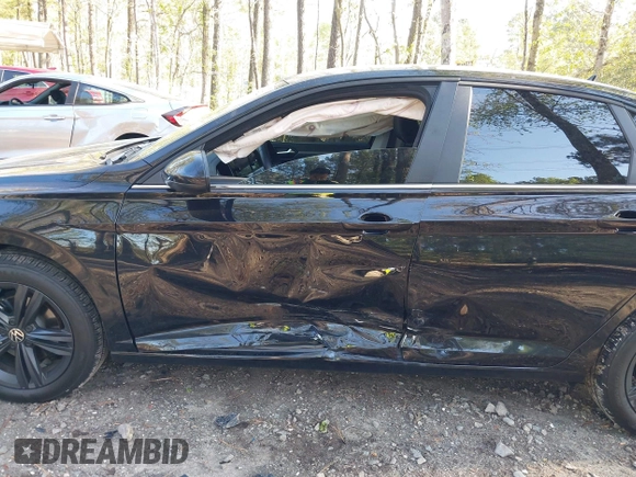 2024 Volkswagen Jetta SE with VIN 3VW7M7BU4RM033506, listed as a IAAI auction lot 41994422 with 15,066 mi miles and . Bid and sale history available at DreamBid. Image 6.