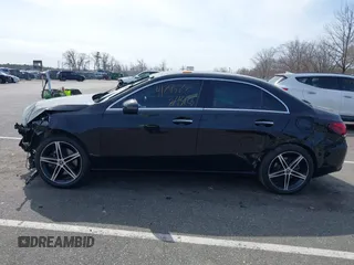 2022 Mercedes-Benz A 220 z VIN W1K3G4FB1NJ361754, wystawiony jako IAAI lot #41795258 z przebiegiem Nie podano mil oraz . Historia ofert i sprzedaży dostępna na DreamBid. Obrazek 14.