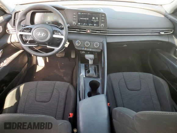 2024 Hyundai Elantra SE z VIN KMHLL4DGXRU829369, wystawiony jako Copart lot #58854565 z przebiegiem 8 112 mil mil oraz Szkoda całkowita • Salvage title. Historia ofert i sprzedaży dostępna na DreamBid. Obrazek 8.