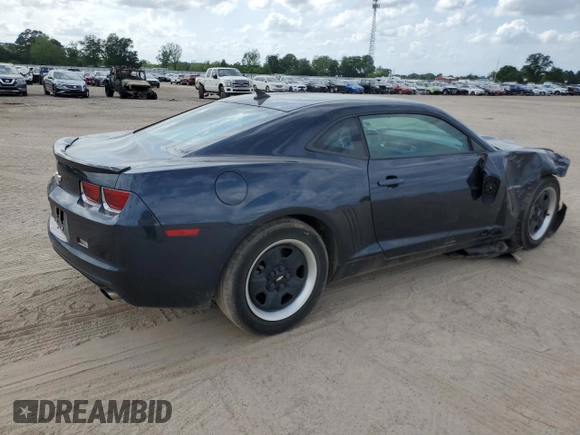 2013 Chevrolet Camaro LS z VIN 2G1FA1E36D9179469, wystawiony jako Copart lot #53968305 z przebiegiem 173 426 mil mil oraz Szkoda całkowita • Salvage title. Historia ofert i sprzedaży dostępna na DreamBid. Obrazek 3.