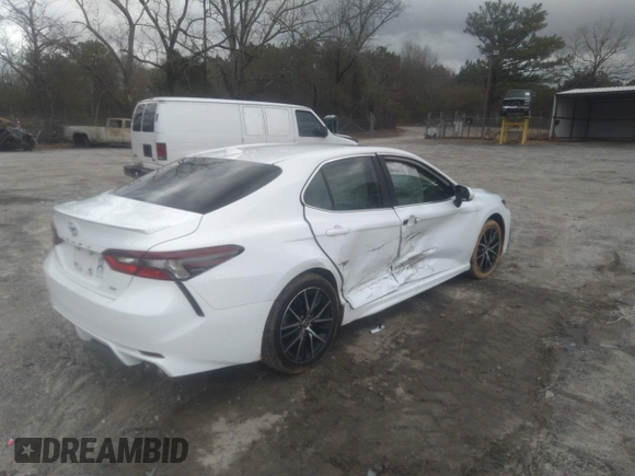 2021 Toyota Camry SE Nightshade with VIN 4T1G11AK1MU560623, listed as a IAAI auction lot 41732344 with 70,835 mi miles and . Bid and sale history available at carsss.com. Image 4.