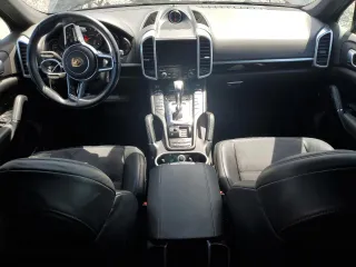 2017 Porsche Cayenne z VIN WP1AA2A28HKA83737, wystawiony jako Copart lot #54212985 z przebiegiem 87 416 mil mil oraz Szkoda całkowita • Salvage title. Historia ofert i sprzedaży dostępna na DreamBid. Obrazek 8.