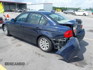 2007 BMW 3 Series 328xi z VIN WBAVC935X7KZ71009, wystawiony jako IAAI lot #42495094 z przebiegiem 106 724 mil mil oraz . Historia ofert i sprzedaży dostępna na DreamBid. Obrazek 3.