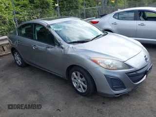 2011 Mazda 3 i Touring z VIN JM1BL1VGXB1497969, wystawiony jako IAAI lot #42137918 z przebiegiem 170 807 mil mil oraz . Historia ofert i sprzedaży dostępna na DreamBid. Obrazek 1.
