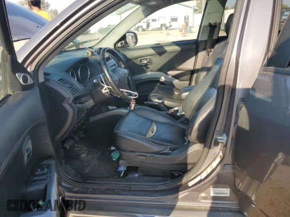 2010 Mitsubishi Outlander XLS z VIN JA4JS4AX2AZ014751, wystawiony jako Copart lot #72210974 z przebiegiem 183 864 mil mil oraz Szkoda całkowita • Salvage title. Historia ofert i sprzedaży dostępna na DreamBid. Obrazek 7.