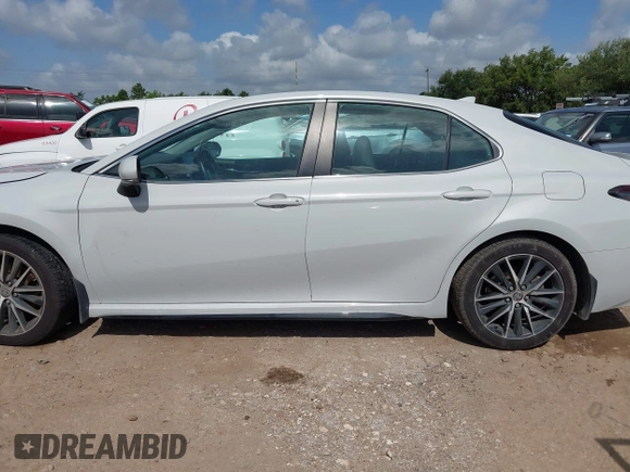 2023 Toyota Camry SE z VIN 4T1T11AK1PU159799, wystawiony jako IAAI lot #42517586 z przebiegiem 51 245 mil mil oraz . Historia ofert i sprzedaży dostępna na DreamBid. Obrazek 14.