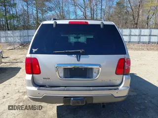 2004 Lincoln Navigator Luxury z VIN 5LMFU27R34LJ05952, wystawiony jako IAAI lot #41853172 z przebiegiem 268 889 mil mil oraz . Historia ofert i sprzedaży dostępna na DreamBid. Obrazek 17.