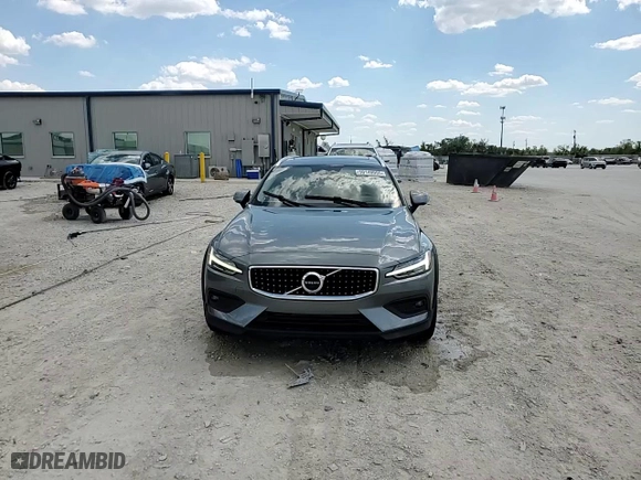 2020 Volvo V60 Cross Country with VIN YV4102WK0L1030359, listed as a Copart auction lot 50140055 with 39,550 mi miles and Salvage Title. Bid and sale history available at carsss.com. Image 14.
