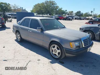 1993 Mercedes-Benz E Class with VIN WDBEA32E2PB950631, listed as a IAAI auction lot 41835262 with 155,114 mi miles. Bid and sale history available at carsss.com. Image 1.