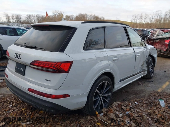 2022 Audi Q7 Premium Plus with VIN WA1LXBF75ND017721, listed as a IAAI auction lot 40819509 with 33,234 mi miles and . Bid and sale history available at DreamBid. Image 4.