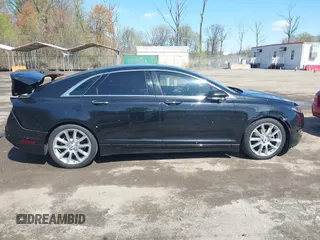 2015 Lincoln MKZ Hybrid z VIN 3LN6L2LU2FR624527, wystawiony jako IAAI lot #41976557 z przebiegiem 87 882 mil mil oraz . Historia ofert i sprzedaży dostępna na DreamBid. Obrazek 13.