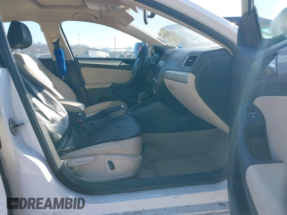 2013 Volkswagen Jetta SE with VIN 3VWDX7AJ8DM424751, listed as a IAAI auction lot 41659290 with 123,408 mi miles and . Bid and sale history available at DreamBid. Image 5.