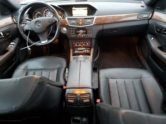 2010 Mercedes-Benz E 550 Luxury с VIN WDDHF7CBXAA045116, выставлен на аукционе Copart как лот 85845644 с пробегом 157 984 миль миль и Списание • Salvage title. История ставок и продаж доступна на DreamBid. Изображение 8.