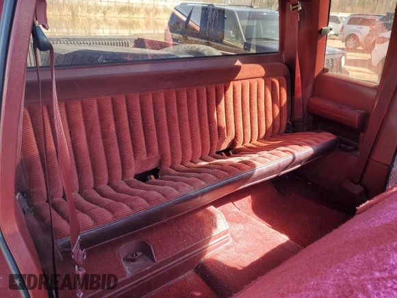 1991 GMC Sierra 1500 z VIN 2GTEK19K2M1543239, wystawiony jako Copart lot #51680075 z przebiegiem 135 361 mil mil oraz Czysty tytuł • Clean title. Historia ofert i sprzedaży dostępna na DreamBid. Obrazek 10.