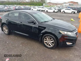 2013 Kia Optima LX z VIN 5XXGM4A78DG134202, wystawiony jako IAAI lot #41961553 z przebiegiem 195 045 mil mil oraz . Historia ofert i sprzedaży dostępna na DreamBid. Obrazek 1.
