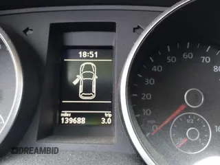 2012 Volkswagen Golf TDI z VIN WVWNM7AJ9CW253796, wystawiony jako IAAI lot #42349448 z przebiegiem 139 688 mil mil oraz . Historia ofert i sprzedaży dostępna na DreamBid. Obrazek 7.