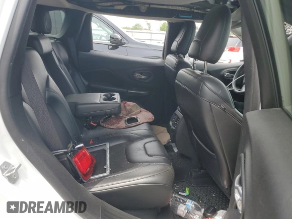 2019 Jeep Cherokee Latitude Plus z VIN 1C4PJMLN0KD372668, wystawiony jako Copart lot #60802365 z przebiegiem Nie podano mil oraz Szkoda całkowita • Salvage title. Historia ofert i sprzedaży dostępna na DreamBid. Obrazek 11.