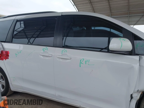 2016 Toyota Sienna LE AAS with VIN 5TDKK3DC3GS706606, listed as a IAAI auction lot 41640543 with 201,316 mi miles. Bid and sale history available at carsss.com. Image 13.