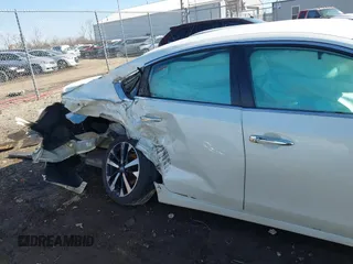 2018 Nissan Altima SR with VIN 1N4AL3AP6JC143033, listed as a IAAI auction lot 41829376 with Not Provided miles and . Bid and sale history available at carsss.com. Image 6.