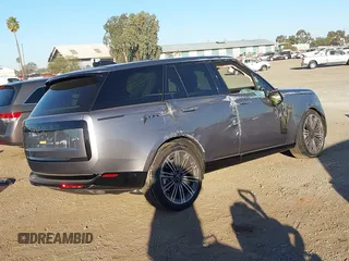 2023 Land Rover Range Rover SE z VIN SALKP9E78PA086430, wystawiony jako IAAI lot #41336935 z przebiegiem 7 831 mil mil oraz . Historia ofert i sprzedaży dostępna na DreamBid. Obrazek 4.