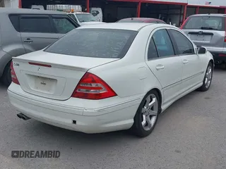 2007 Mercedes-Benz C 230 Sport z VIN WDBRF52H07F934221, wystawiony jako IAAI lot #42289822 z przebiegiem 169 717 mil mil oraz . Historia ofert i sprzedaży dostępna na DreamBid. Obrazek 4.