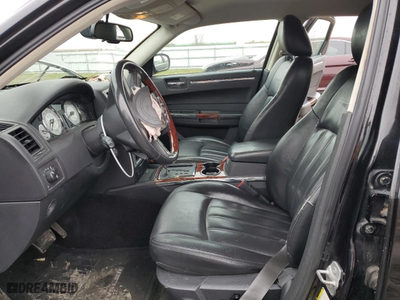 2008 Chrysler 300 C Hemi with VIN 2C3KA63H48H131745, listed as a Copart auction lot 45227135 with 137,606 mi miles and Salvage Title. Bid and sale history available at carsss.com. Image 7.