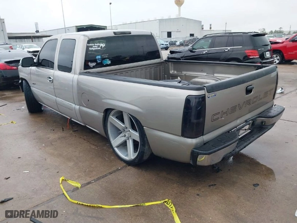 2005 Chevrolet Silverado 1500 Work Truck with VIN 1GCEC19X35Z202451, listed as a IAAI auction lot 41019154 with 279,898 mi miles. Bid and sale history available at carsss.com. Image 3.