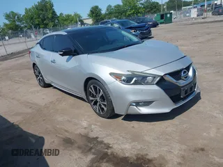 2016 Nissan Maxima Platinum z VIN 1N4AA6AP8GC379019, wystawiony jako IAAI lot #42392392 z przebiegiem 161 390 mil mil oraz . Historia ofert i sprzedaży dostępna na DreamBid. Obrazek 1.