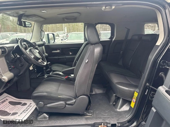 2010 Toyota FJ Cruiser with VIN JTEBU4BF7AK090884, listed as a IAAI auction lot 41331902 with 275,019 mi miles. Bid and sale history available at carsss.com. Image 8.