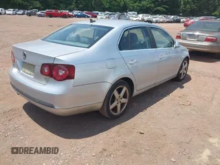 2008 Volkswagen Jetta SE with VIN 3VWRM71K68M176528, listed as a IAAI auction lot 42315777 with 197,345 mi miles and . Bid and sale history available at DreamBid. Image 4.