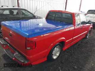 2000 Chevrolet S-10 LS with VIN 1GCCS19W2Y8203649, listed as a IAAI auction lot 41710234 with 153,616 mi miles. Bid and sale history available at carsss.com. Image 4.