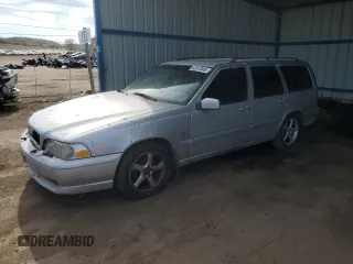 1998 Volvo V70 z VIN YV1LW5247W2528554, wystawiony jako Copart lot #52813945 z przebiegiem 225 908 mil mil oraz Czysty tytuł • Clean title. Historia ofert i sprzedaży dostępna na DreamBid. Obrazek 1.