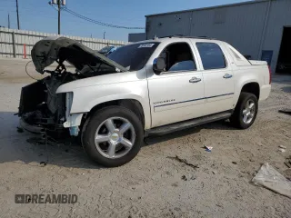 2011 Chevrolet Avalanche LTZ z VIN 3GNTKGE33BG341353, wystawiony jako Copart lot #61023715 z przebiegiem Nie podano mil oraz Nie do naprawy • Non repairable. Historia ofert i sprzedaży dostępna na DreamBid. Obrazek 1.