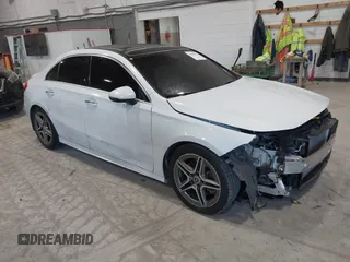 2020 Mercedes-Benz A 220 z VIN W1K3G4FB8LW046501, wystawiony jako IAAI lot #41690939 z przebiegiem 46 102 mil mil oraz . Historia ofert i sprzedaży dostępna na DreamBid. Obrazek 1.
