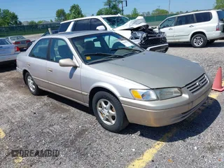 1999 Toyota Camry LE z VIN 4T1BG22K4XU428344, wystawiony jako IAAI lot #42269049 z przebiegiem 330 395 mil mil oraz . Historia ofert i sprzedaży dostępna na DreamBid. Obrazek 1.
