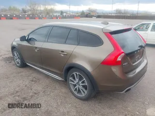 2016 Volvo V60 Cross Country T5 with VIN YV4612HKXG1012957, listed as a IAAI auction lot 41948492 with 73,354 mi miles. Bid and sale history available at carsss.com. Image 3.