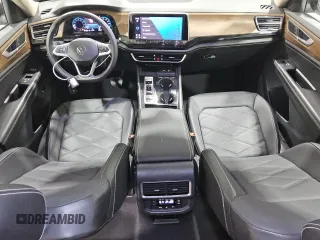 2024 Volkswagen Atlas SE z VIN 1V2WR2CA3RC537200, wystawiony jako Copart lot #55703845 z przebiegiem 38 969 mil mil oraz Czysty tytuł • Clean title. Historia ofert i sprzedaży dostępna na DreamBid. Obrazek 8.