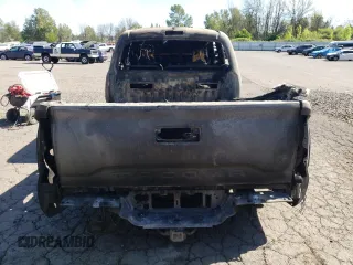 2017 Toyota Tacoma SR5 z VIN 3TMDZ5BN3HM033290, wystawiony jako Copart lot #55990995 z przebiegiem Nie podano mil oraz Szkoda całkowita • Salvage title. Historia ofert i sprzedaży dostępna na DreamBid. Obrazek 6.