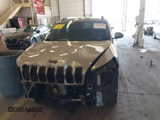 2018 Jeep Cherokee Latitude z VIN 1C4PJLCB3JD542813, wystawiony jako IAAI lot #42017804 z przebiegiem 106 825 mil mil oraz . Historia ofert i sprzedaży dostępna na DreamBid. Obrazek 13.