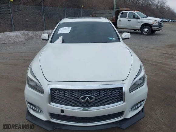 2016 Infiniti Q70 with VIN JN1BY1AR8GM270331, listed as a IAAI auction lot 41497630 with 93,922 mi miles. Bid and sale history available at carsss.com. Image 12.