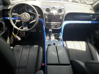 2020 Bentley Bentayga V8 z VIN SJAAM2ZV4LC029380, wystawiony jako Copart lot #61638873 z przebiegiem 7979 mil mil oraz . Historia ofert i sprzedaży dostępna na DreamBid. Obrazek 8.