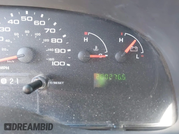 2006 Ford Econoline Cargo with VIN 1FTRE14W16DA52672, listed as a IAAI auction lot 41849776 with 200,276 mi miles. Bid and sale history available at carsss.com. Image 15.