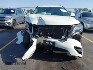 2019 Nissan Pathfinder SV z VIN 5N1DR2MN9KC628340, wystawiony jako IAAI lot #42263841 z przebiegiem 110 951 mil mil oraz . Historia ofert i sprzedaży dostępna na DreamBid. Obrazek 6.