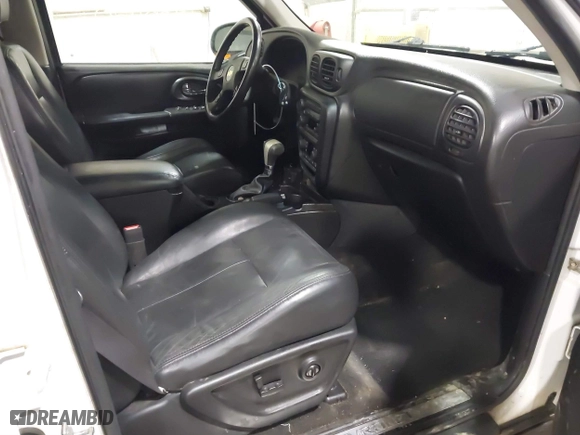 2005 Chevrolet TrailBlazer LT with VIN 1GNDT13S852227810, listed as a IAAI auction lot 41351120 with 163,407 mi miles. Bid and sale history available at carsss.com. Image 5.