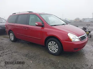 2011 Kia Sedona LX with VIN KNDMG4C71B6411453, listed as a IAAI auction lot 41316825 with 261,028 mi miles. Bid and sale history available at carsss.com. Image 1.