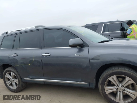 2011 Toyota Highlander Limited with VIN 5TDYK3EH3BS028078, listed as a IAAI auction lot 42098186 with 137,261 mi miles and . Bid and sale history available at DreamBid. Image 14.