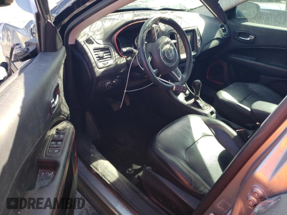 2019 Jeep Compass Trailhawk z VIN 3C4NJDDB7KT661987, wystawiony jako Copart lot #56064785 z przebiegiem Nie podano mil oraz Szkoda całkowita • Salvage title. Historia ofert i sprzedaży dostępna na DreamBid. Obrazek 8.