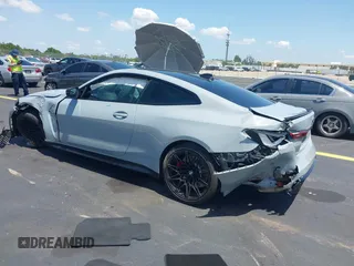 2021 BMW M4 Competition z VIN WBS33AZ08MCG54855, wystawiony jako IAAI lot #42269042 z przebiegiem 15 890 mil mil oraz . Historia ofert i sprzedaży dostępna na DreamBid. Obrazek 3.